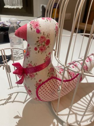 Jaula decorativa metálica blanca con pajarito