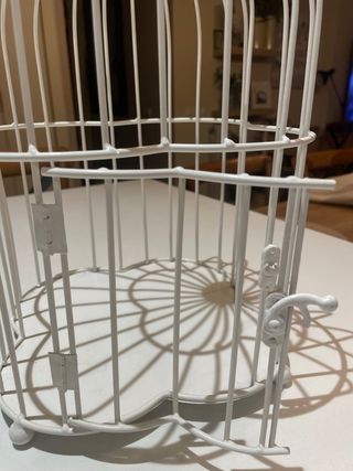 Jaula decorativa metálica blanca con pajarito