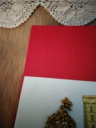 Colgante antiguo dorado con piedras naranjas