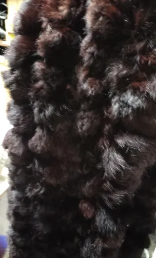 Bufanda de pelo marrón y negro