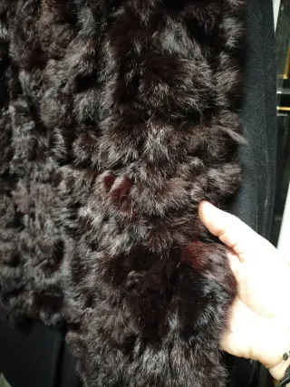 Bufanda de pelo marrón y negro