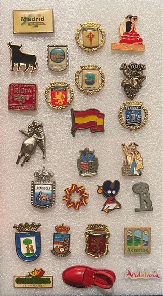 Lote 25 pins turísticos España