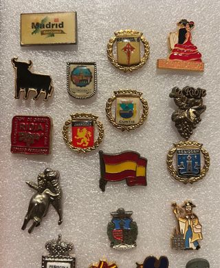 Lote 25 pins turísticos España