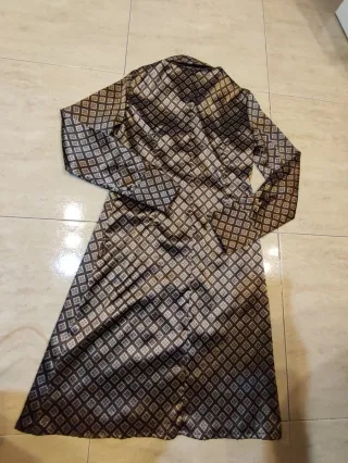 Vestito vintage in satin stampato Bershka