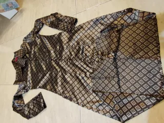 Vestito vintage in satin stampato Bershka