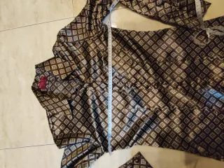 Vestito vintage in satin stampato Bershka