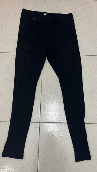 Pantalón deportivo negro tipo leggins