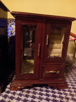 2 Armarios  joyero de madera con espejo