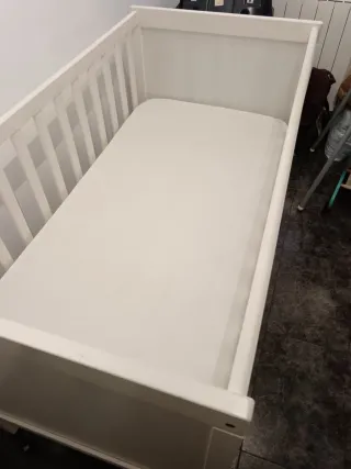 Cuna blanca con colchón
