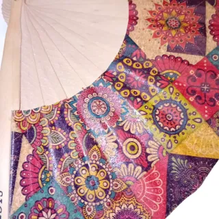 Coppia di ventagli decorati