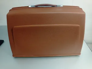 Máquina de coser Alfa 102-300, eléctrica y maleta