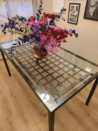 Mesa de comedor cristal y metal negro