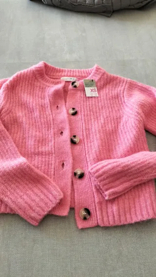 Maglioncino rosa con bottoni