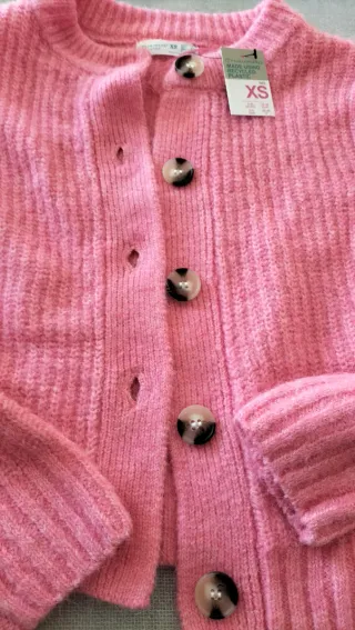 Maglioncino rosa con bottoni