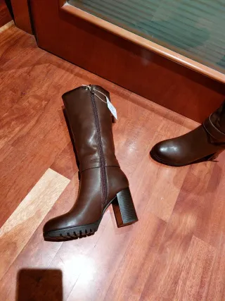 Stivali alti marrone scuro