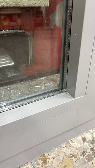 2 Ventanas abatibles aluminio 63x116,5 cm