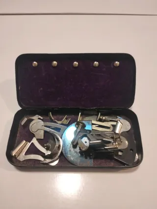 Caja Gritzner para accesorios de máquina de coser