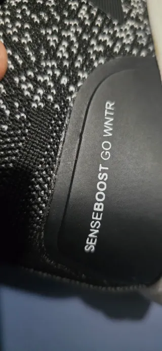 Zapatillas Adidas Boost Go Wntr Negras y Blancas