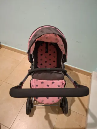 Carrito de muñecas rosa con estrellas
