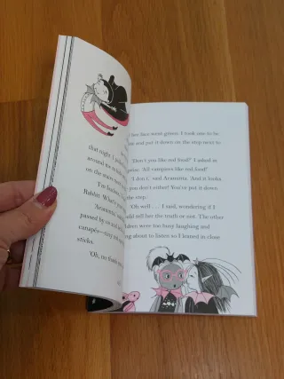 Isadora Moon "Puts On A Show"