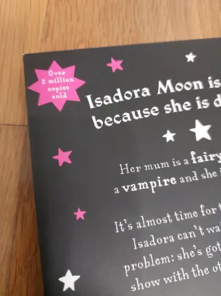 Isadora Moon "Puts On A Show"