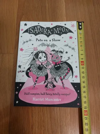 Isadora Moon "Puts On A Show"