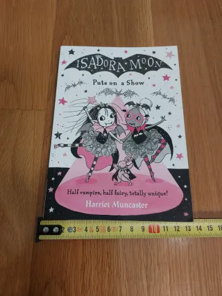 Isadora Moon "Puts On A Show"