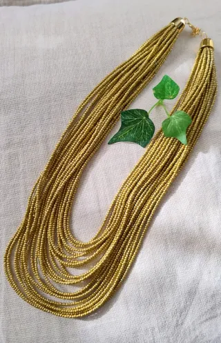 Collar de Abalorios Dorados
