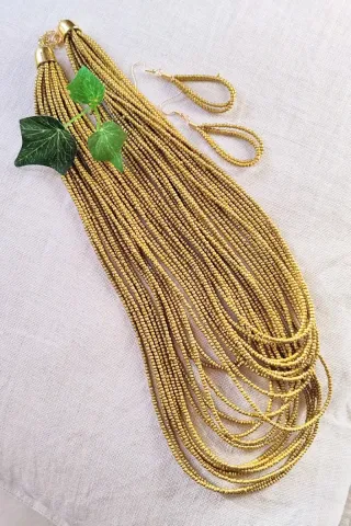 Collar de Abalorios Dorados