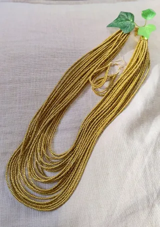 Collar de Abalorios Dorados