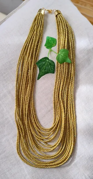 Collar de Abalorios Dorados