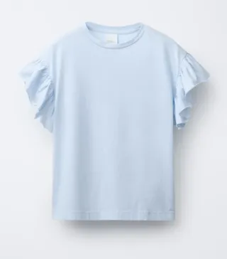 Camiseta azul con volantes