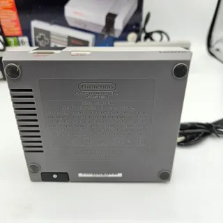 Nintendo NES Classic Mini Console pari al nuovo