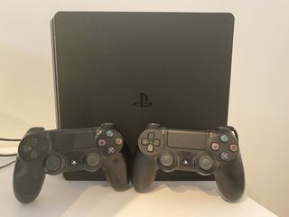 PS4 (PlayStation 4) + 2 Mandos