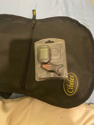 Ukelele Egmond con estuche y afinador