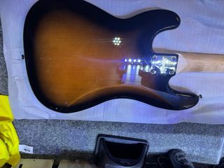Bajo Squier Sonic Sunburst