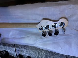 Bajo Squier Sonic Sunburst