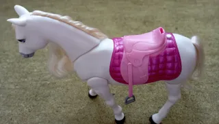 Caballo interactivo Barbie