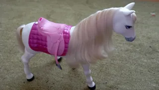 Caballo interactivo Barbie