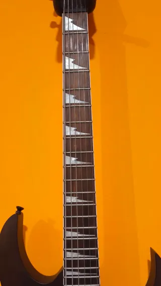 Guitarra Ibanez Gio con EMG