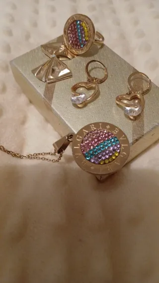 Conjunto bisutería oro con piedras multicolor
