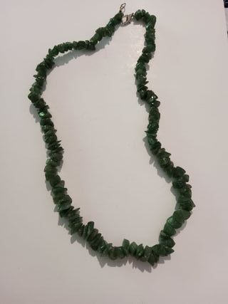 Collana con pietre verdi