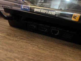 PS4 Slim Nera con 3 Controller e Giochi