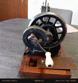 Antigua máquina coser seidel & Naumann.