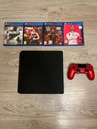 PS4 (Playstation 4) Nera + 4 Giochi + Un controller