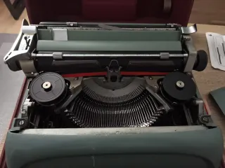 Máquina Escribir Hispano Olivetti Studio 44