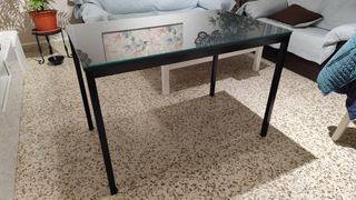 Mesa Tarendo IKEA, negro. En perfecto estado.