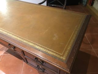 Mesa escritorio estilo inglés y silla