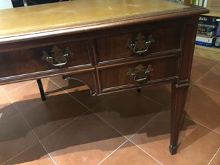 Mesa escritorio estilo inglés y silla