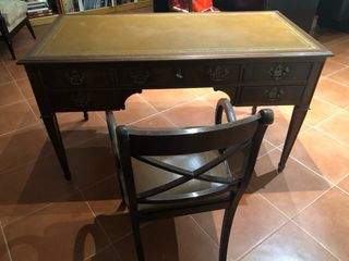 Mesa escritorio estilo inglés y silla